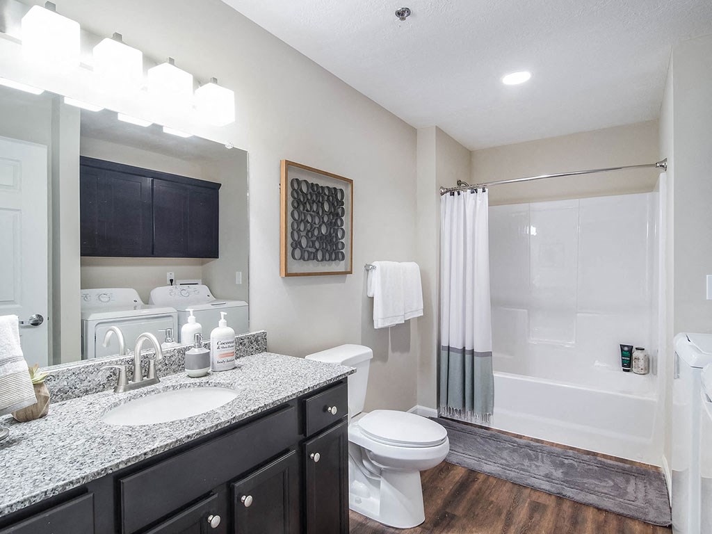 Louisville Kentucky Apartment Rentals Redwood Louisville Bardstown Bluff Road Two Full Bathrooms