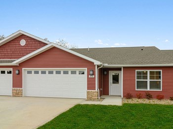Louisville Kentucky Apartment Rentals Redwood Louisville Bardstown Bluff Road Exterior Garages - Photo Gallery 2