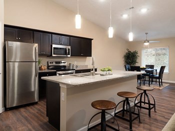 Louisville Kentucky Apartment Rentals Redwood Louisville Bardstown Bluff Road Willowood Open Kitchen Island - Photo Gallery 5