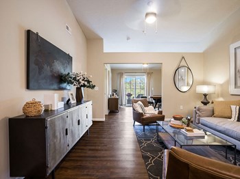 Louisville Kentucky Apartment Rentals Redwood Louisville Bardstown Bluff Road Living Room Meadowood