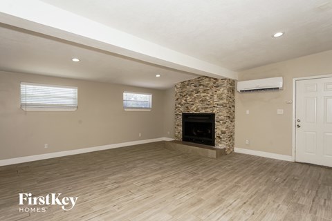 1500 Dozier Avenue 3 Beds Apartment for Rent