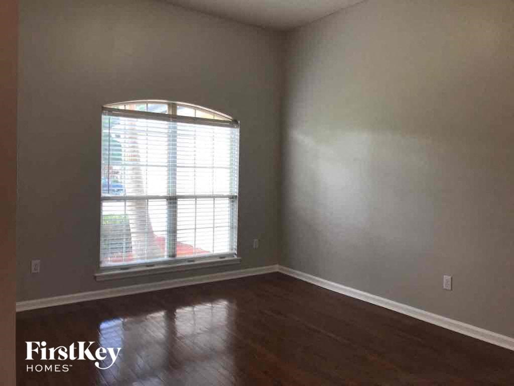 1508 QUAIL WOOD COURT 3 Beds House for Rent - Photo Gallery 4