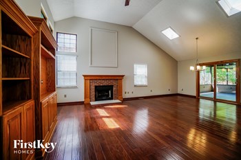 5675 Longford Drive 3 Beds House for Rent - Photo Gallery 3