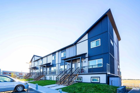 the building where the motel is located