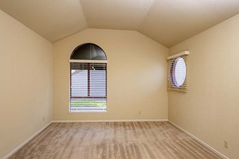 Room with a window - Photo Gallery 34
