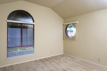 Room with a window - Photo Gallery 33