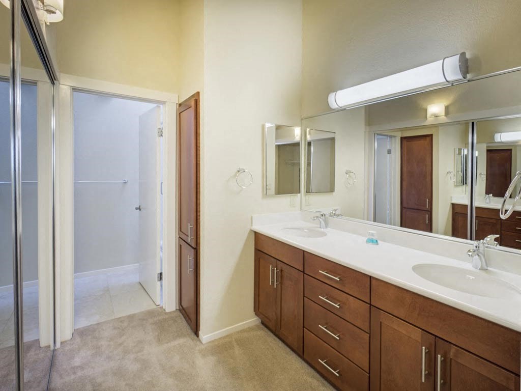 Apartments in Napa, Ca l Towpath Village | Bathroom