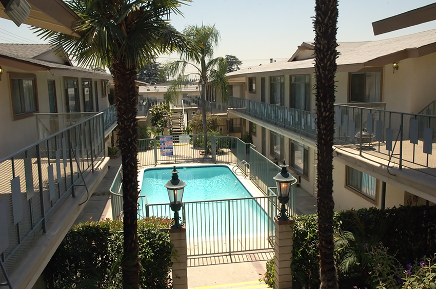702-712 W. Foothill Blvd. 1-2 Beds Apartment for Rent - Photo Gallery 1