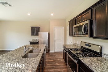4831 Hallies Garden 3 Beds House for Rent - Photo Gallery 6