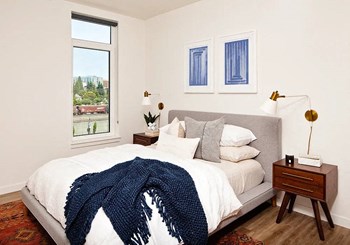 Bedroom with queen bed and window - Photo Gallery 8