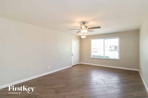 3127 W SHANGRI LA Road 4 Beds Apartment for Rent