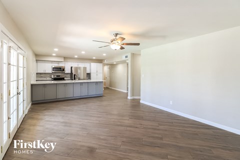 3127 W SHANGRI LA Road 4 Beds Apartment for Rent