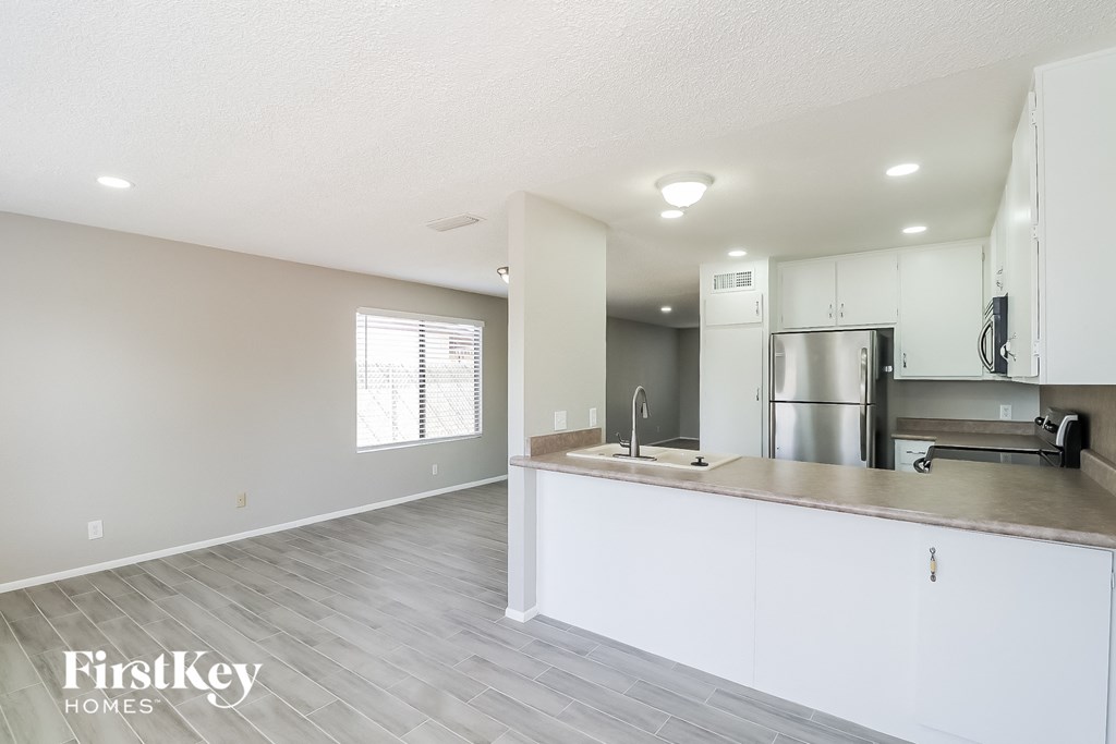 4939 W Golden Lane Glendale, AZ 85302