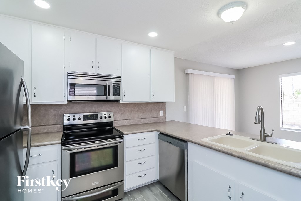 4939 W Golden Lane Glendale, AZ 85302