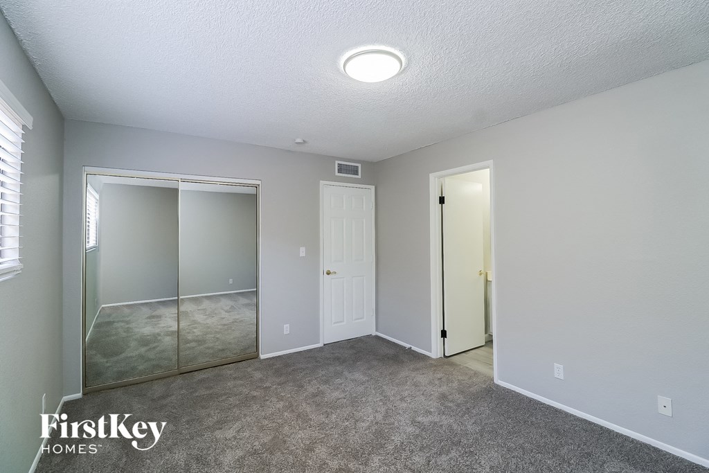 4939 W Golden Lane Glendale, AZ 85302