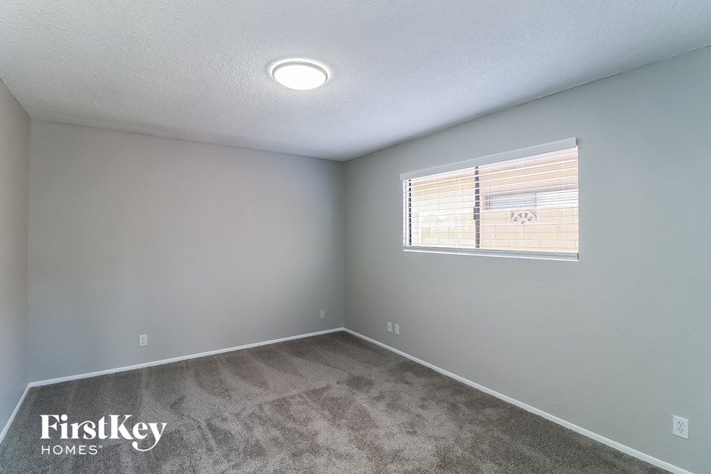 4939 W Golden Lane Glendale, AZ 85302