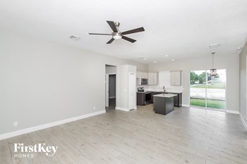 991 Walden Boulevard SE 3 Beds House for Rent - Photo Gallery 4