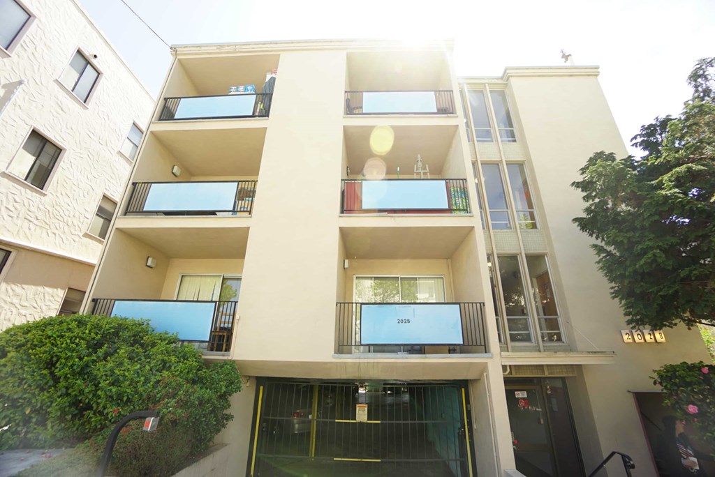 the building in which the hotel is located