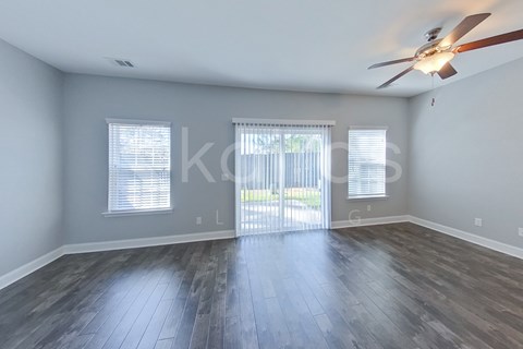 807 Ferguson 3 Beds Apartment for Rent