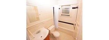 Studio, 1 Bathroom