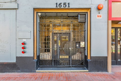 A building with the number 1651 on it.