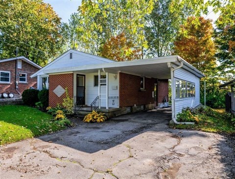 17 Laverne Ave. Studio Apartment for Rent
