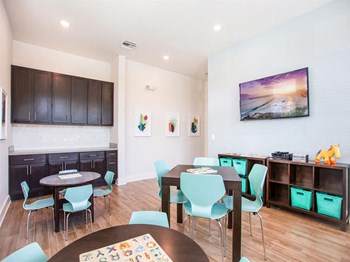 8246 Omaha Circle 1-2 Beds Apartment for Rent - Photo Gallery 6