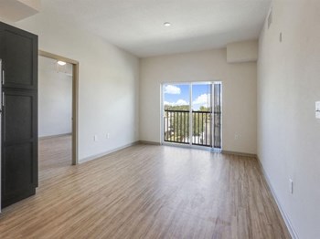 702 6th Ave E 1-3 Beds Apartment for Rent - Photo Gallery 6