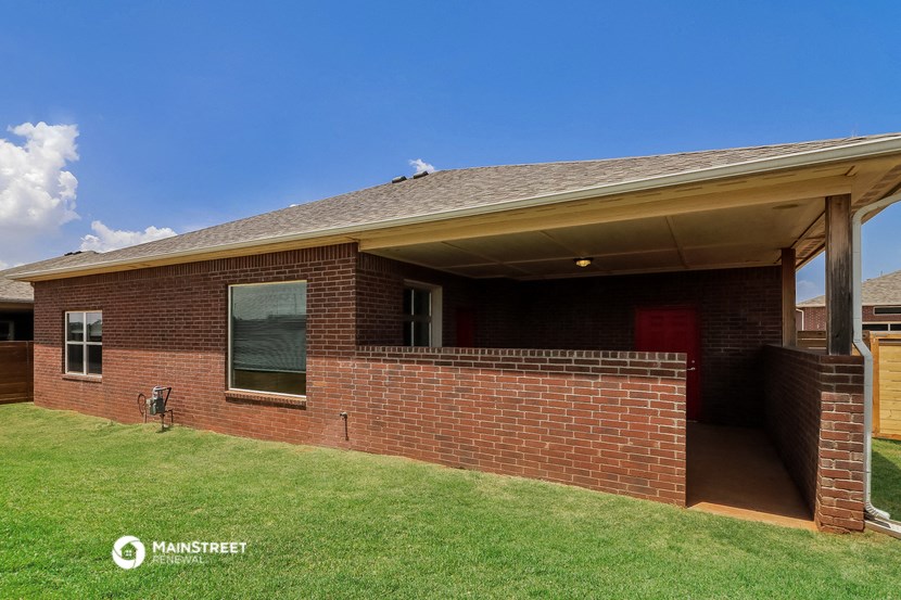 the view of the front of a brick house