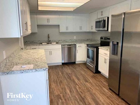 1451 OAK PLACE 3 Beds Apartment for Rent