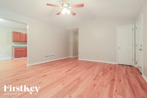 124 Spring Drive 4 Beds Apartment for Rent