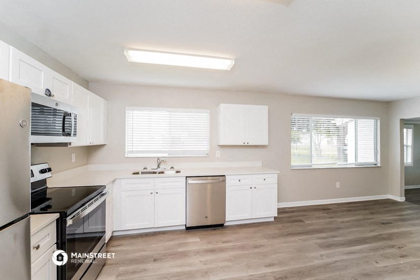 the preserve at ballantyne commons apartment kitchen with stainless steel appliances