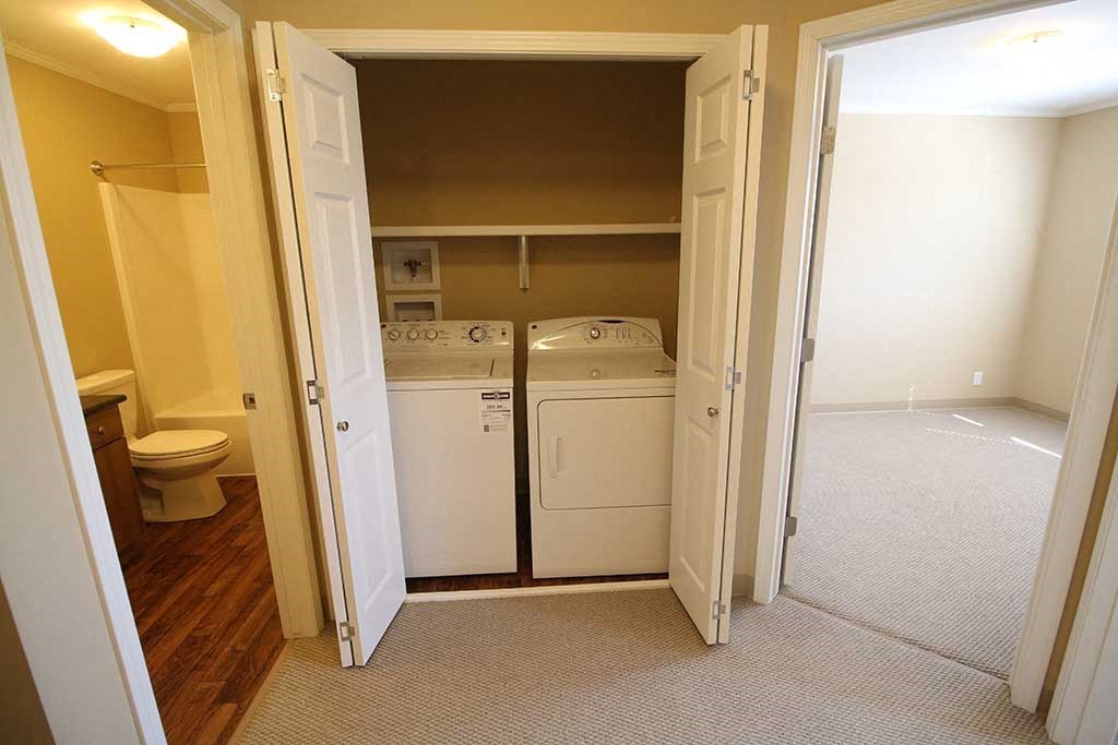 a laundry room with two washes and a toilet