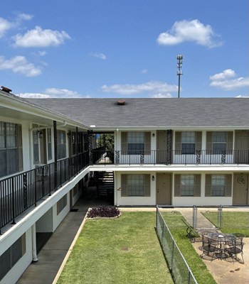356 Highland Blvd 1-2 Beds Apartment for Rent - Photo Gallery 3