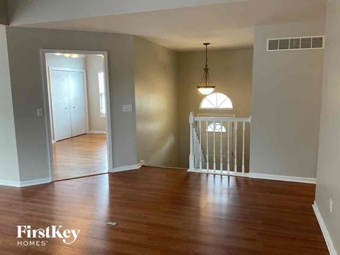 910 Applewood Lane 4 Beds Apartment for Rent