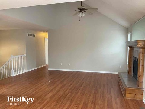 910 Applewood Lane 4 Beds Apartment for Rent