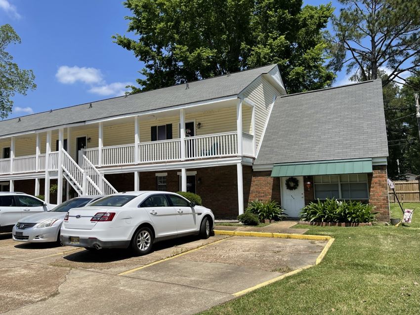 Camelot Apartments, 156 Jefferson Davis Blvd., Natchez, MS RentCafe