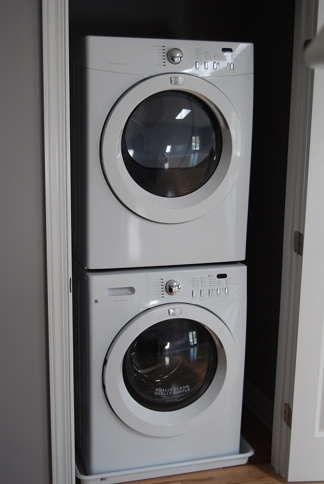 a washing machine and dryer stacked on top of each other