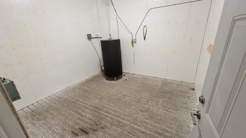 the room is clean and ready for the speakers to be installed