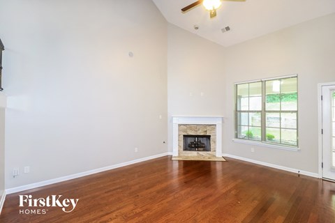 25 Garden Springs Drive 4 Beds Apartment for Rent