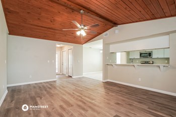 126 N E 9TH AVE 3 Beds House for Rent - Photo Gallery 5