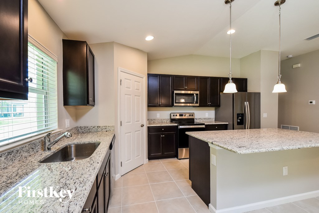 8287 Robin Road Studio House for Rent - Photo Gallery 5