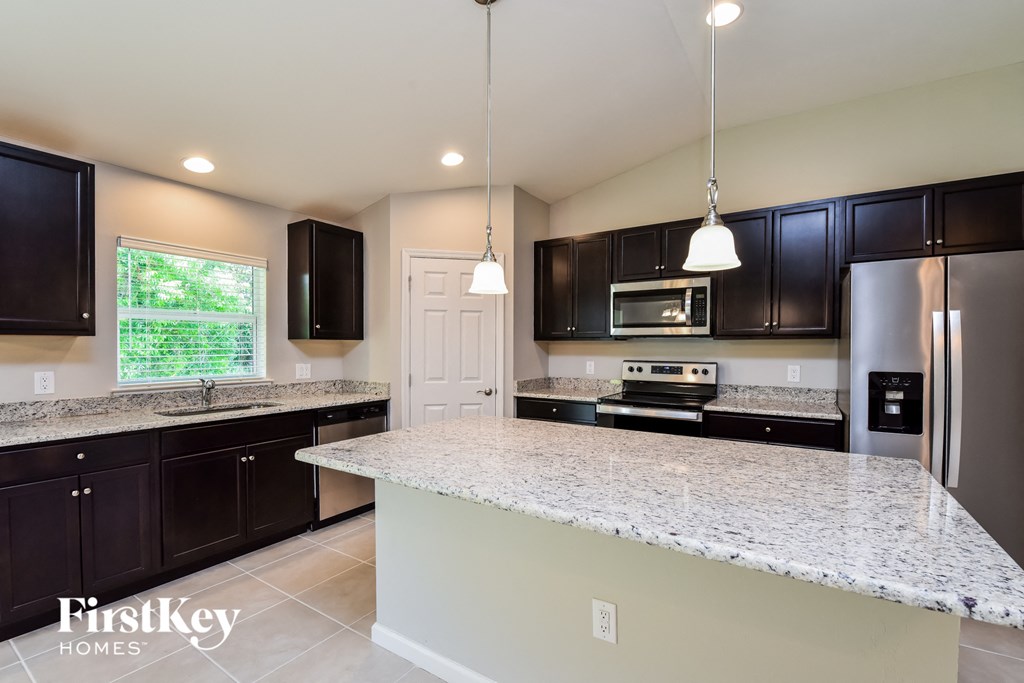 8287 Robin Road Studio House for Rent - Photo Gallery 6