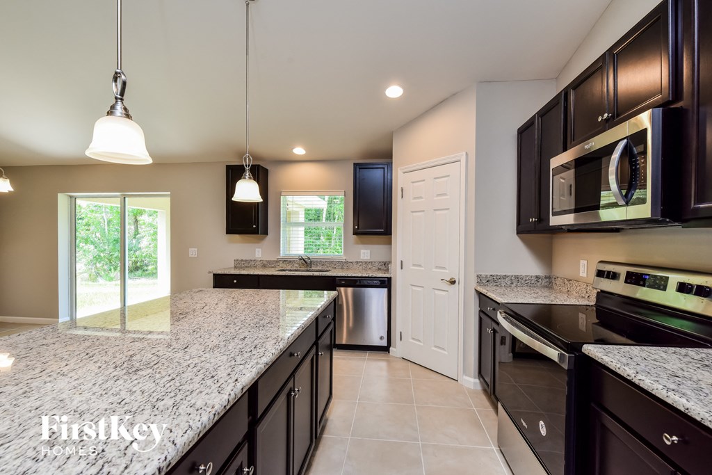 8287 Robin Road Studio House for Rent - Photo Gallery 7