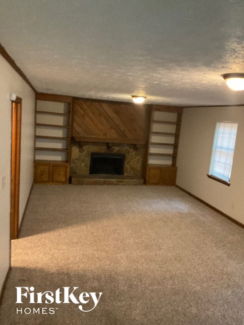 9053 Southcrest Ct 3 Beds Apartment for Rent