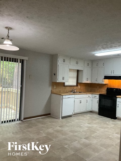 9053 Southcrest Ct 3 Beds Apartment for Rent