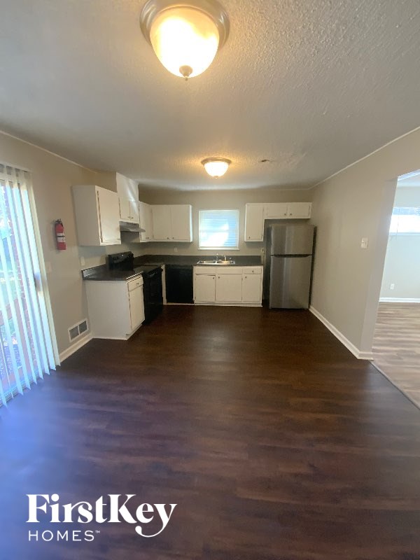 123 Scarsdale Drive 3 Beds House for Rent - Photo Gallery 6