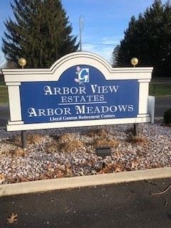 a sign for the arbor view estates arbor meadows