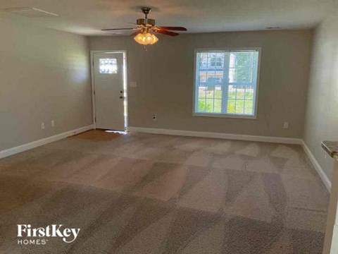 284 Southcircle Drive NW 3 Beds Apartment for Rent