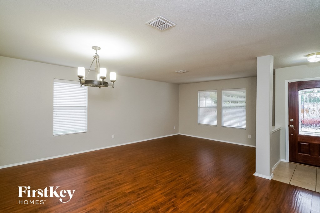 112 Rustic Acres 4 Beds House for Rent - Photo Gallery 3